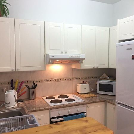 Limnaria Gardens - Modern 1 Bed, Walk To Beach & Shops Paphos ภายนอก รูปภาพ