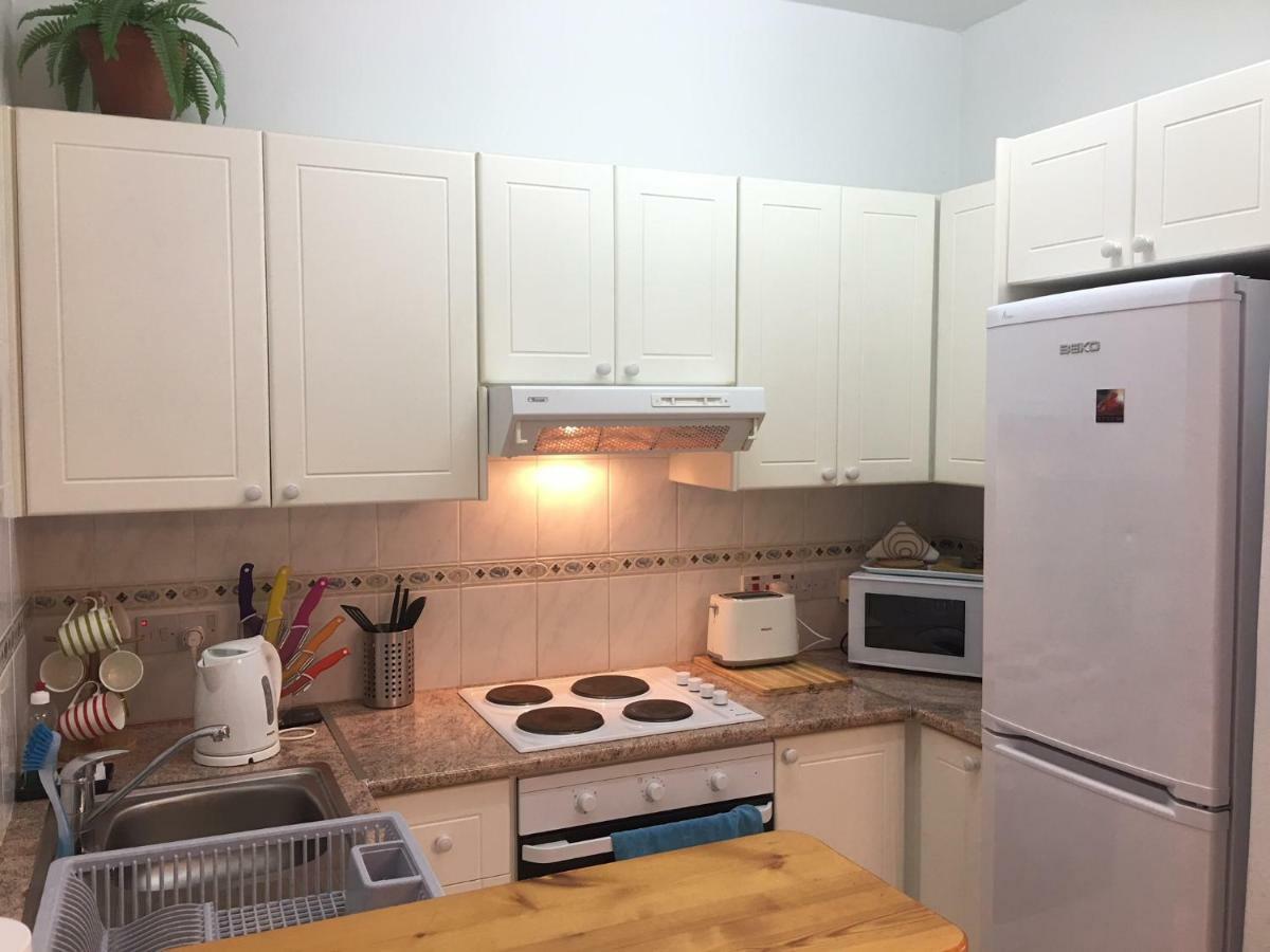 Limnaria Gardens - Modern 1 Bed, Walk To Beach & Shops Paphos ภายนอก รูปภาพ