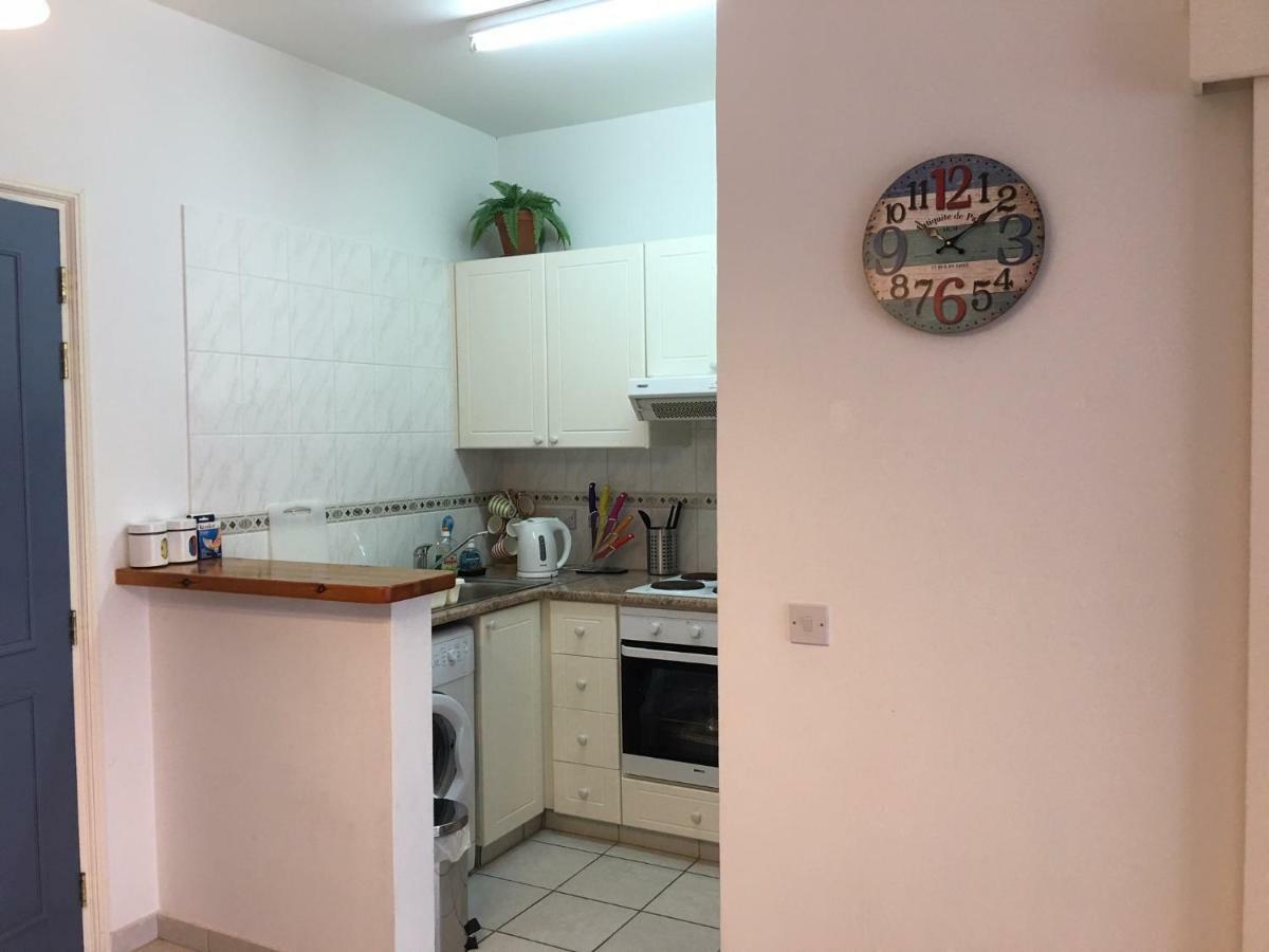 Limnaria Gardens - Modern 1 Bed, Walk To Beach & Shops Paphos ภายนอก รูปภาพ
